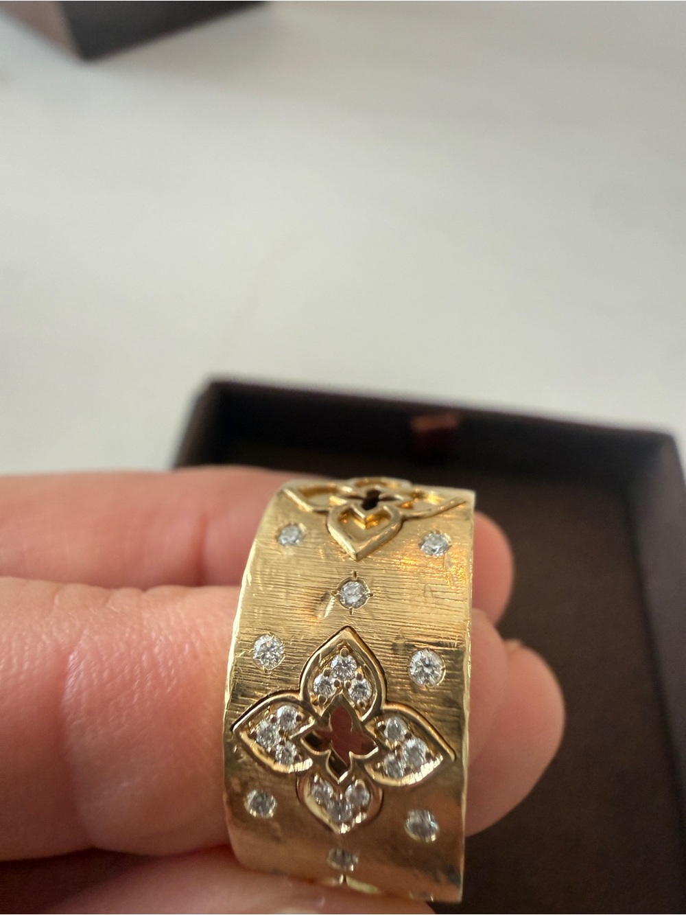 Roberto Coin Venetian Princess 18k gold ring. Size 6.5 - Picture 13 of 16